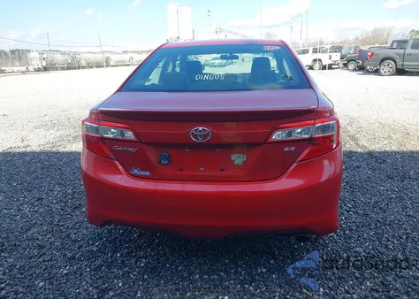 2013 Toyota Camry Se z USA, uszkodzony, nr VIN 4T1BF1FK5DU666853